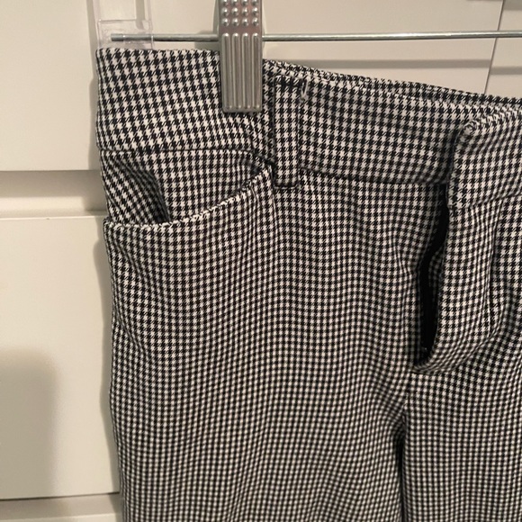 High-Waisted Pixie Ankle Pants - Size 4 - Old Navy - Picture 3 of 5